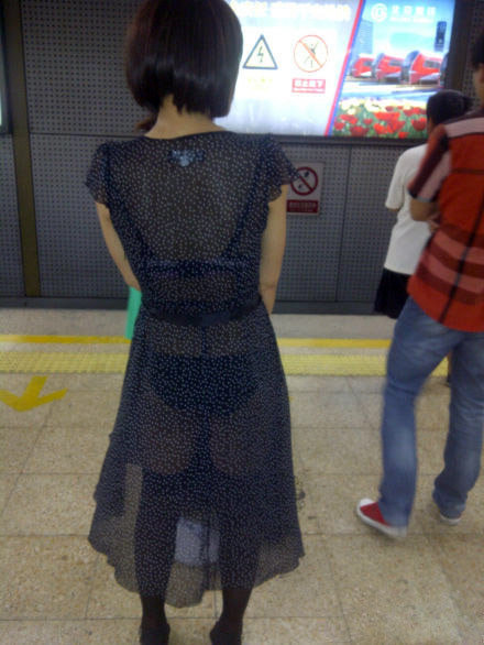 上海地铁发微博:请女性自重 遭抗议