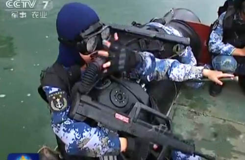 巾帼不让须眉：中国解放军海军特战女兵