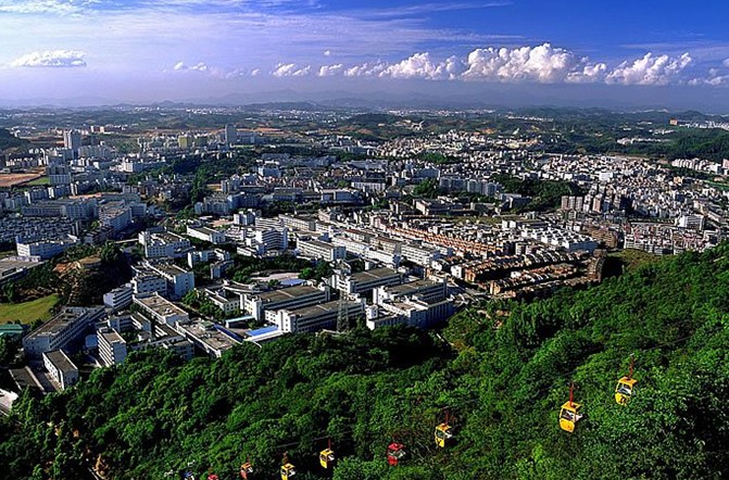 中国最有钱的村庄。。南岭村